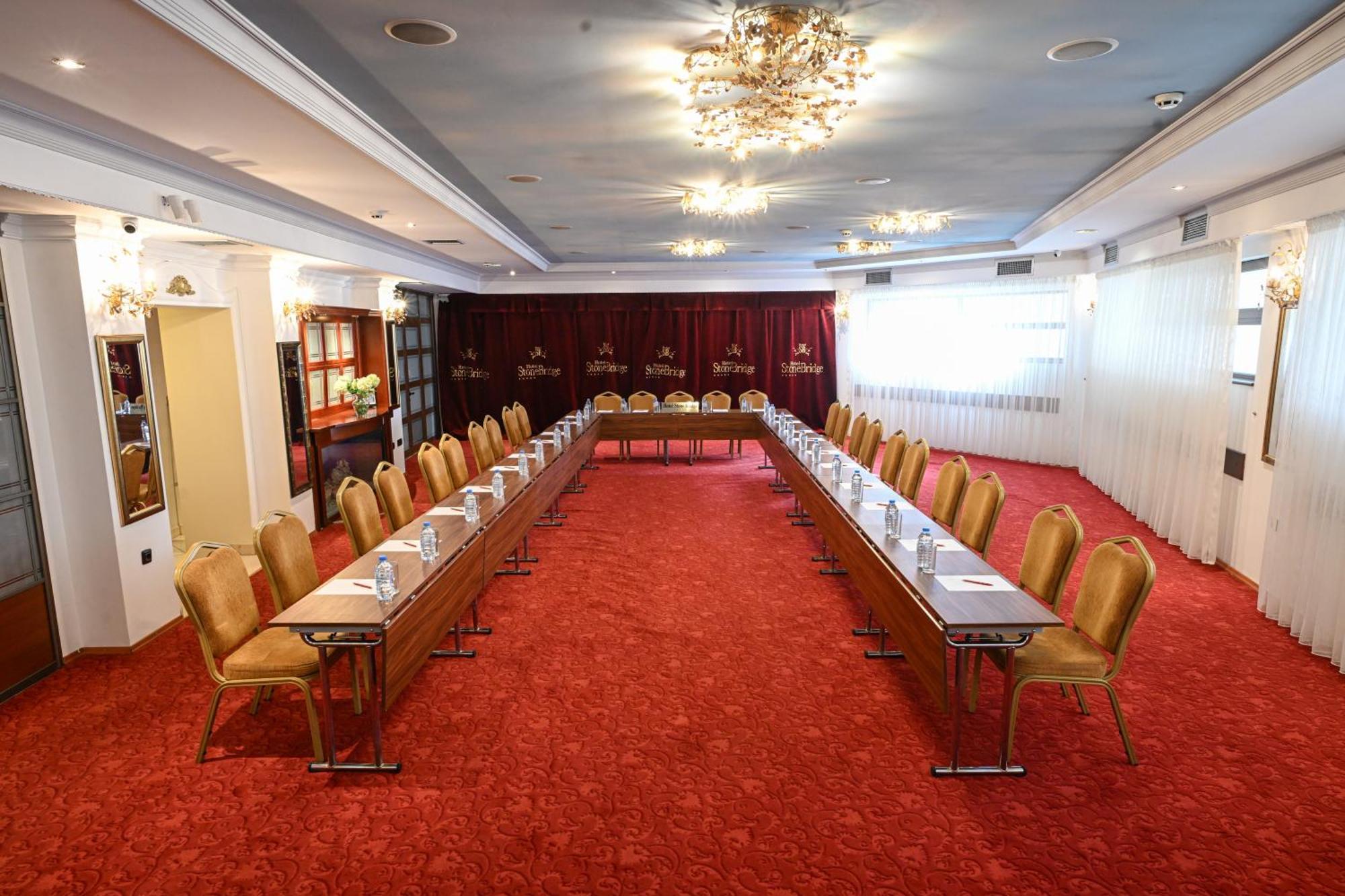 Stone Bridge Hotel Скопье Экстерьер фото