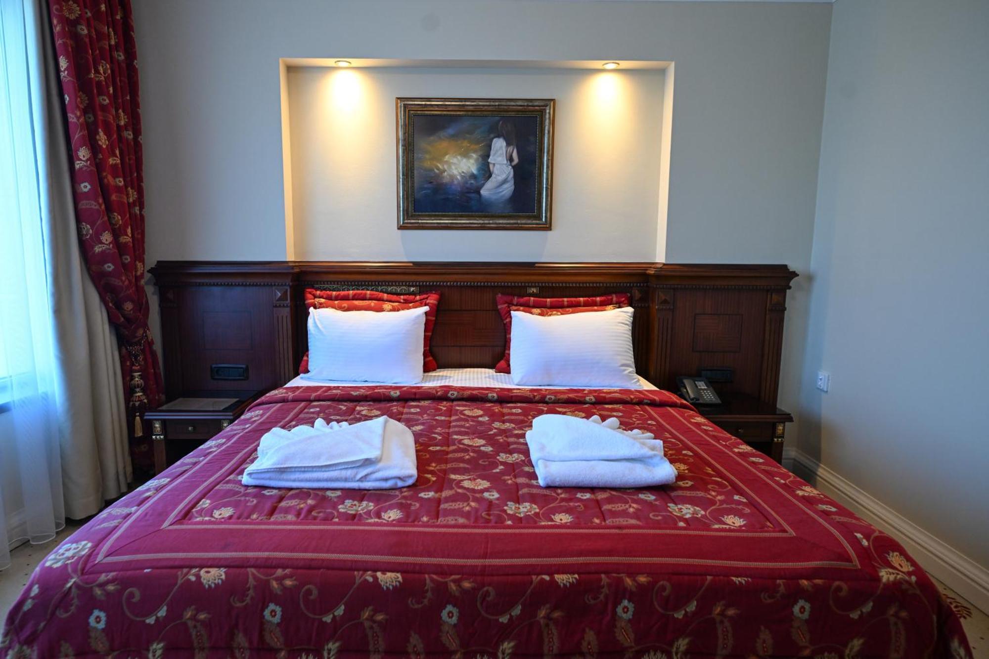 Stone Bridge Hotel Скопье Экстерьер фото
