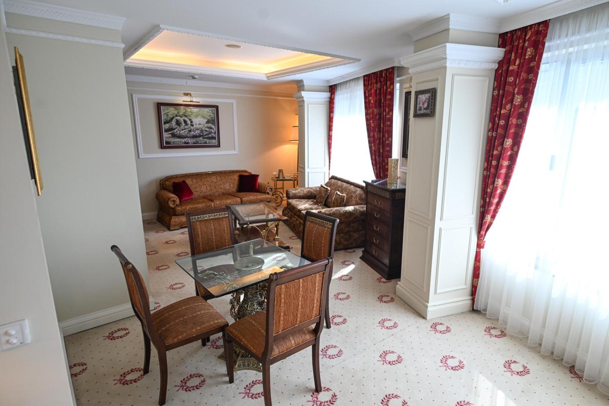 Stone Bridge Hotel Скопье Экстерьер фото